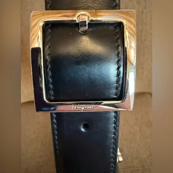 Salvatore Ferragamo Leather Side Hug Clasp Strap Boss Studio Shoulder Bag - Picture 11 of 13